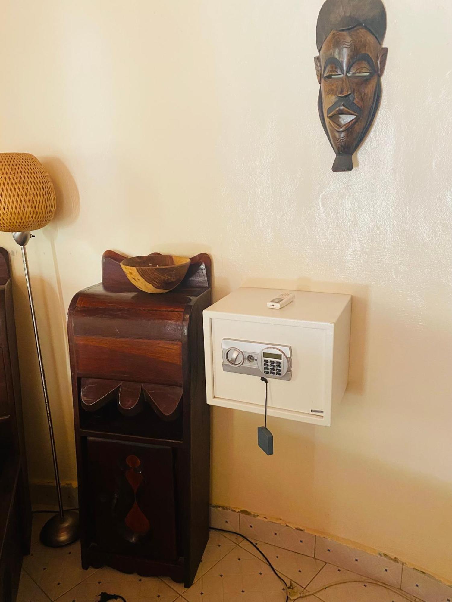 ホテル Dabo House Brufut エクステリア 写真