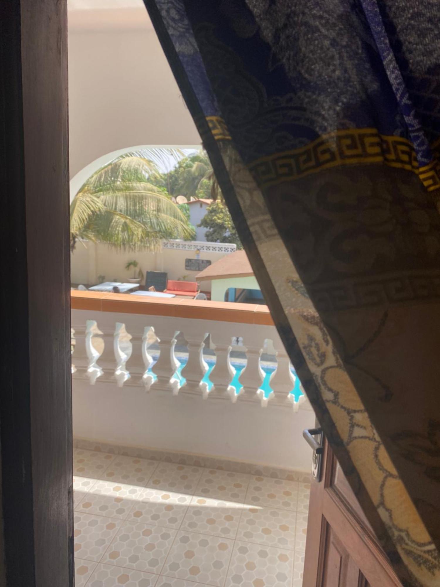 ホテル Dabo House Brufut エクステリア 写真